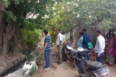 जनसमस्या शिविर के आवेदन निराकरण के क्रास चेक के लिए कमिश्नर फील्ड में पहुचे:  कहा क्वालिटी पूर्ण और स्थाई समाधान हो