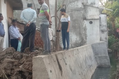 शंकर नाला कार्य के शेष बचे छोटे से पुलिया कार्य में लेट लतीफ पर कमिश्नर ने लगाई ठेकेदार को फटकार : 20 जुन तक पूरा नही करने पर सख्त कार्यवाही हेतु नोटिस