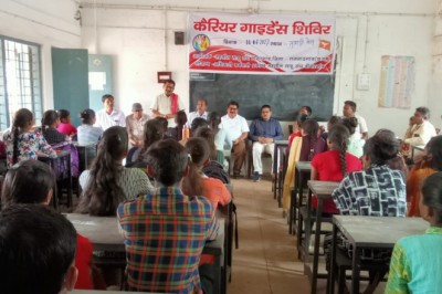 कैरियर गाइडेंस शिविर में शामिल हुए किसान कांग्रेस के मदन साहू