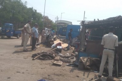 मेडिकल कालेज के सामने से अतिक्रमण हटाया गया