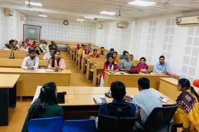 बैठक में सी मार्ट में रखने वाले प्रोडक्ट, पैकेजिंग एवं मार्केटिंग के लिए सीईओ एवं आयुक्त ने महिलाओं को दिए टिप्स, अन्य निकायों के कर्मचारी भी रहे मौजूद