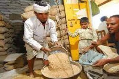 नहीं दिया राशन दुकानदार ने हितग्राहियों को:
