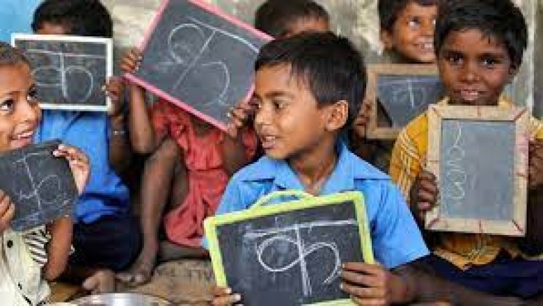 शिक्षा के अधिकार की अवमानना, निजी स्कूल ने 25 बच्चों को प्रवेश देने के बाद किया बाहर, पालक कार्यालयों के लगा रहे चक्कर…