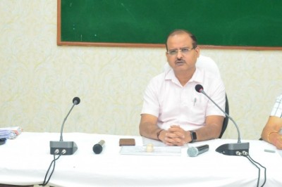जिले के ग्राम पंचायतों को सशक्त एवं स्वावलंबी बनाने के लिए स्वयं के स्रोत से आय में वृद्धि करें - कलेक्टर
