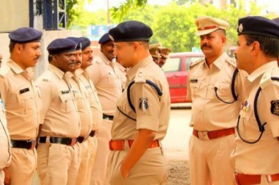 पुलिस अधीक्षक डॉ० अभिषेक पल्लव ने खुर्सीपार थाना का किया निरीक्षण, पुलिसकर्मियों से विभागीय, पारिवारिक एवं अन्य समस्याओं की ली जानकारी