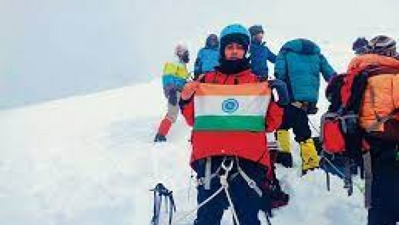 अब एवरेस्ट फतह का सपना , किसान के बेटे दीपक ने फ्रेंडशिप चोटी पर लहराया तिरंगा