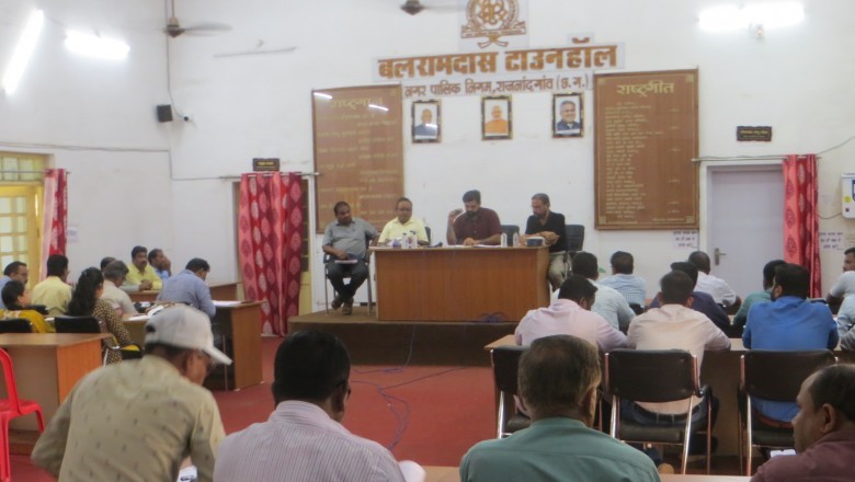 आयुक्त ने ली निगम टी.एल. की बैठक, विभागवार किये समीक्षा   निर्धारित समय सीमा में कार्य संपादित करने के दिये निर्देश