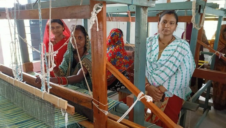 जिले मेें अब गौठान की महिलाएं वस्त्र भी बुनेंगी