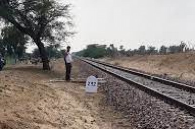 जब दो हिस्सों में कट गया युवक, ये देख लोगों की निकल गई चीख