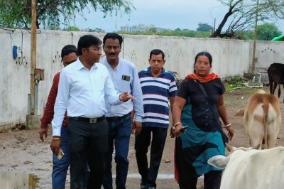 नए आयुक्त सर्वे पहुँचे गोकुल नगर गौठान,अधिकारियों के साथ लिया जायजा,दिए आवश्यक निर्देश: