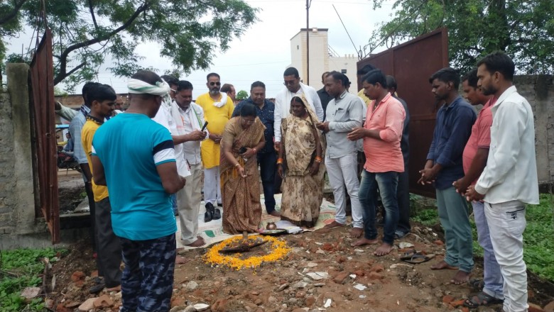 लखोली बैगापारा एवं अटल आवास कंचनबाग में सामुदायिक भवन बनाने महापौर ने किया भूमिपूजन