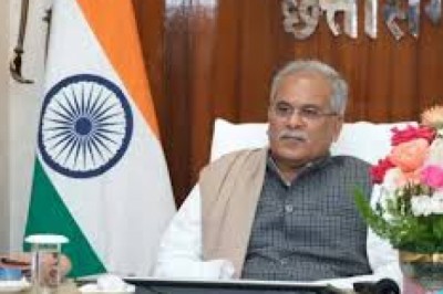 CM बघेल ने जारी की राशि, गोबर बेचने वाले पशुपालकों, ग्रामीणों, महिला समूहों और गौठान समितियों को 10 करोड़ 84 लाख रुपए का भुगतान