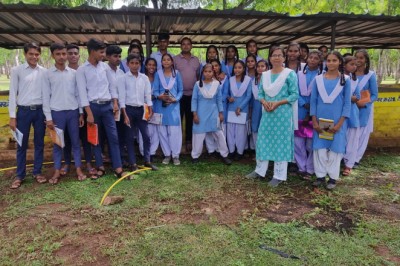 धमधा ग्राम लिटिया के हाई स्कूल के बच्चे पहुचे शासन की महत्वपूर्ण योजना की जानकारी लेने
