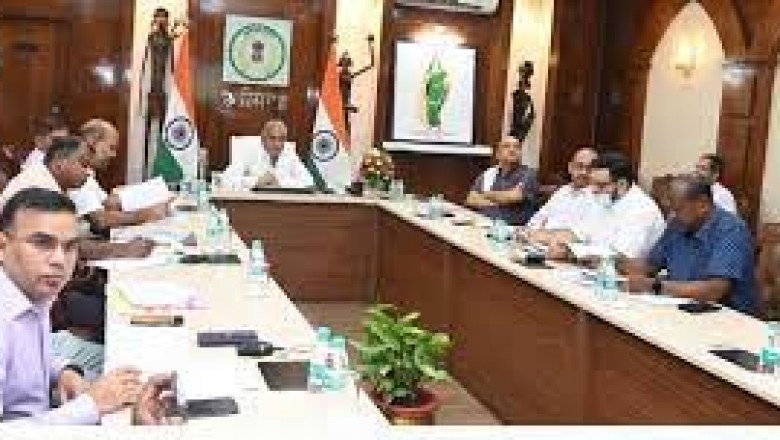 कार्यो के प्रति लापरवाही करने वाले इंजीनियरों के विरुद्ध होंगी शख्त कार्यवाही: आयुक्त