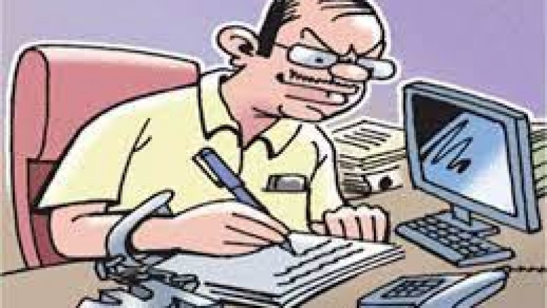 शौचालय में गंदगी मिलने पर नाराजगी व्यक्त की, संचालक कर्ता को नोटिस अनुबंध निरस्त के निर्देश दिये: