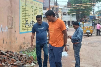आयुक्त ने खटाल संचालक से दो टूक शब्दों में कहा स्वच्छ भारत अभियान के तहत स्वच्छता को बनाए रखना हम सभी का कर्तव्य है: