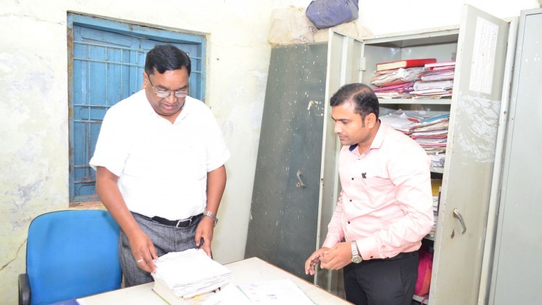 जनचौपाल में जाति प्रमाण पत्र एवं ऋण पुस्तिका वितरित करने के दिए निर्देश