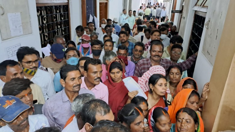 जनचौपाल में बड़ी संख्या में पहुंच रहे जनसामान्य