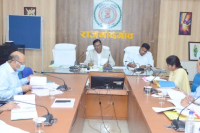 कलेक्टर ने पीडब्ल्यूडी, आरईएस, पीएचई एवं नगर पालिक निगम द्वारा किए जा रहे निर्माण कार्यों की विकासखंडवार समीक्षा की