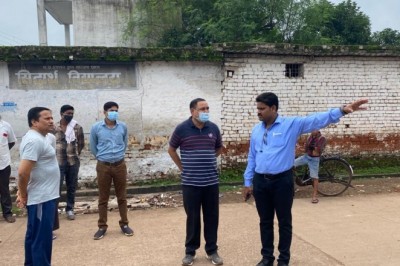 प्रमुख सड़कों के किनारे निगम आयुक्त लोकेश चंद्राकर ने देखी सफाई व्यवस्था, कंडम वाहनों को हटाने के दिए निर्देश