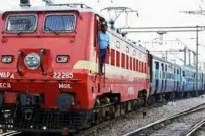 रेलवे ने 11 श्रेणियों में जारी रखी रियायत… वरिष्ठ नागरिकों को छूट देने को लेकर रेल मंत्री ने कही ये बात…