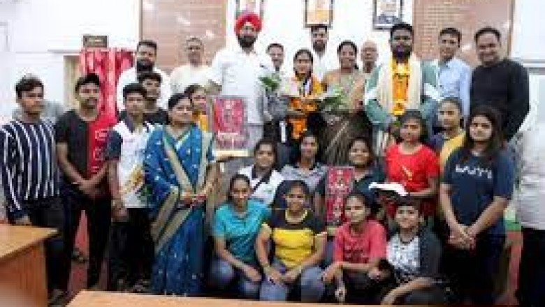 भारोत्तोलन में पदक विजेता ज्ञानेश्वरी यादव का निगम में हुआ सम्मान