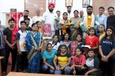 भारोत्तोलन में पदक विजेता ज्ञानेश्वरी यादव का निगम में हुआ सम्मान