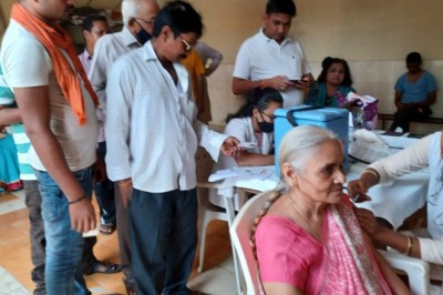 कोरोना से बचाव के लिये दो  दिनो में पद्मनाभपुर जनता मार्केट दुर्गा मंच में 418 लोगों ने लगाया प्रिकॉशन डोज