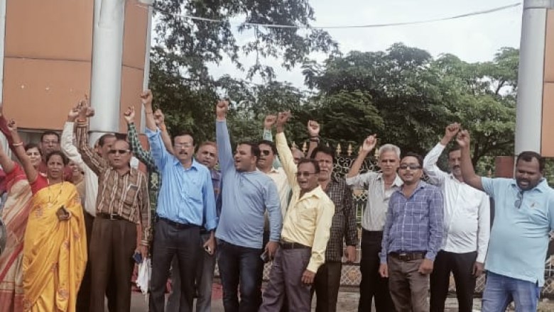अंजोरा पशु चिकित्सा कॉलेज का DA के मांग पर हड़ताल