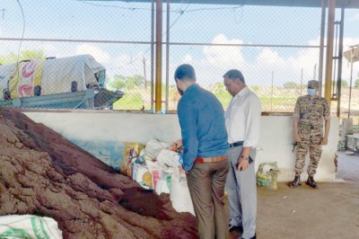 कलेक्टर ने कृष्ण कुंज, एजुकेशन हब एवं एसएलआरएम सेन्टर नवागांव का किया निरीक्षण