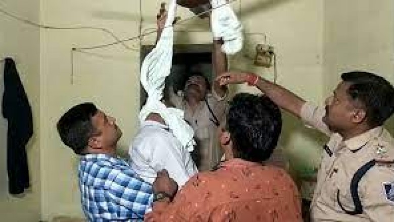 फांसी लगाकर कर ली आत्महत्या,प्रधान आरक्षक ने ,कारण अज्ञात