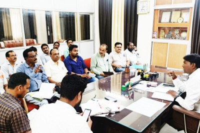 आयुक्त ने ली अफसरों की क्लास,समीक्षा बैठक में दी हिदायत,दिए आवश्यक निर्देश: