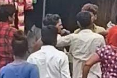 सिपाहियों ने युवक को पीटा : शराब पकड़ने गए थे, नहीं मिलने पर बरसाए डंडे