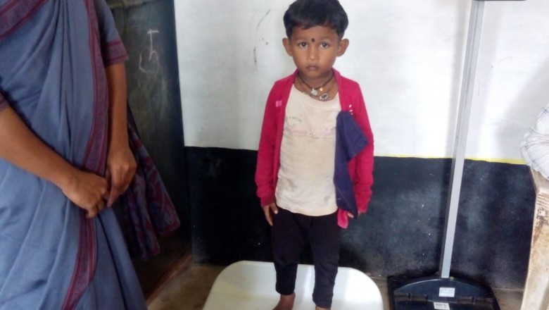 जिले में वजन त्यौहार के अवसर पर खुशी के माहौल में आंगनबाड़ी केन्द्रों में 0 से 6 वर्ष के बच्चों का लिया जा रहा वजन