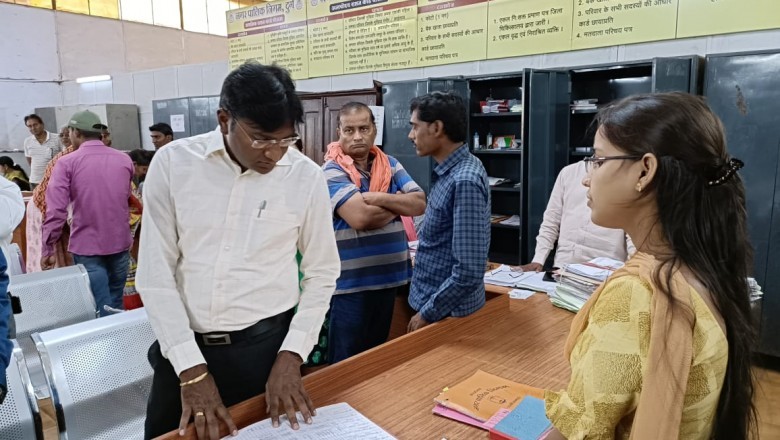 आयुक्त प्रकाश सर्वे ने निगम कार्यालय का किया औचक निरीक्षण