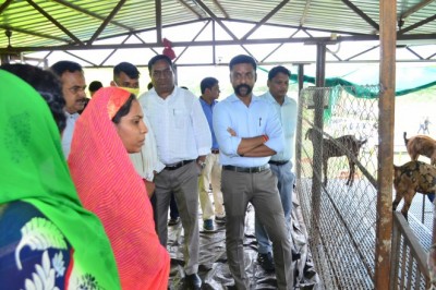 शासन की फ्लैगशिप योजनाओं के बेहतरीन क्रियान्वयन पर ध्यान देते हुए करें कार्य - जिले के प्रभारी सचिव डॉ. एस भारतीदासन