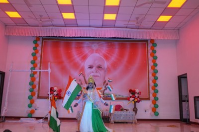 आजादी के अमृत महोत्सव पर अंतर दिशा भवन के शिखर पर लहराया तिरंगा
