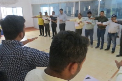 निगम मेें सद्भावना दिवस पर अधिकारियों व कर्मचारियों को आयुक्त ने दिलायी प्रतिज्ञा