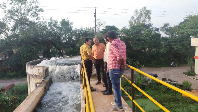 फिल्टरेशन प्रक्रिया देखने पहुंचे निगम आयुक्त लोकेश चंद्राकर फिल्टर प्लांट, पानी शुद्धता की प्रक्रिया देखी