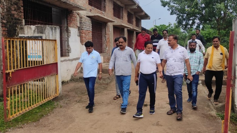शहर के अंतिम वार्ड हुडको में सफाई व्यवस्था का निगम आयुक्त लोकेश चंद्राकर ने लिया जायजा, सरोवर का भी किया निरीक्षण