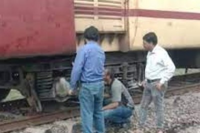 डोंगरगढ़ के पास डिरेल हुई शिवनाथ, दो कोच हुए बेपटरी, यात्री सुरक्षित