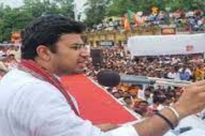 BJYM के राष्ट्रीय अध्यक्ष ने कहा- इस हुंकार से कुर्सी हिली, अगली बार सरकार गिरना तय, इधर CM हाउस में झंडा फहराने पर विधायक गिरफ्तार