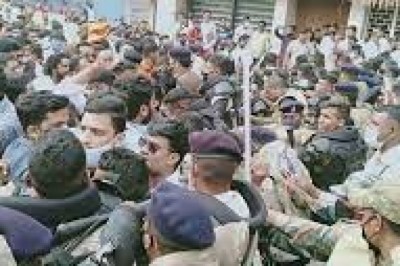 CM हाउस घेरने निकले सैकड़ों BJP कार्यकर्ता गिरफ्तार, पुलिस ने भाजपाइयों पर किया लाठीचार्ज,