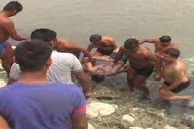 डैम में सेल्फी लेने पहुंचा युवक… देखते ही देखते बह गया, रेस्क्यू जारी