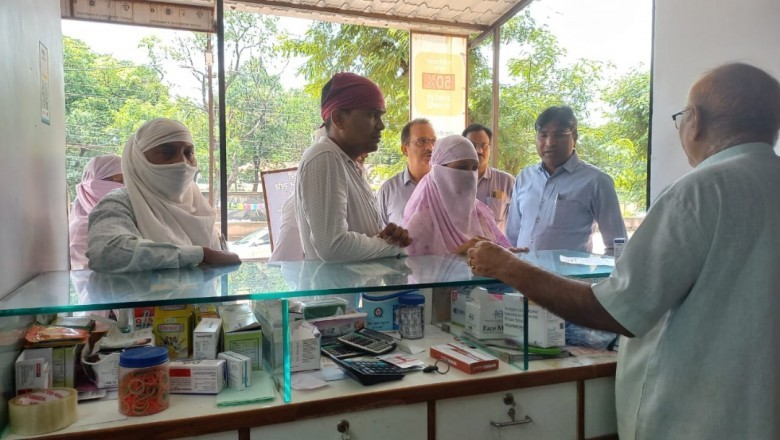 आयुक्त प्रकाश सर्वे पहुँचे श्री धन्वन्तरि मेडिकल स्टोर, ग्राहकों से की चर्चा,लोगो ने जताया विश्वास