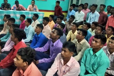 दृढ़ इच्छाशक्ति और लक्ष्य के प्रति समर्पण सफलता का मूलमंत्र है - चन्द्रेश ठाकुर पोष्ट मैट्रिक आदिवासी बालक छात्रावास
