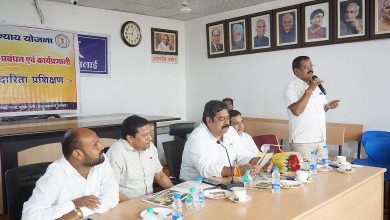 गोधन न्याय योजना के तहत गौठान को आजीविका का केंद्र बनाने, आजीविका मूलक गतिविधियों में इजाफा करने तथा अधिक से अधिक जनभागीदारी से जोड़ने सभागार में मिला प्रशिक्षण