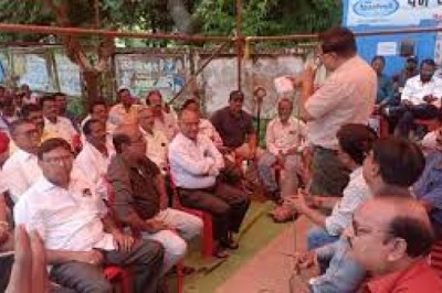 हड़ताल का आज तीसरा दिन अधिकारी व कर्मचारियों के प्रदर्शन से कार्यालय मे पसरा सन्नाटा: