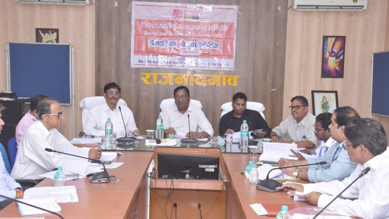 समूह की महिलाओं तथा उद्यम प्रारंभ करने के लिए युवाओं को अधिक से अधिक ऋण प्रदान करें - कलेक्टर