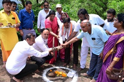 वार्ड नं. 30 में चबुतरा व सामुदायिक भवन निर्माण के लिये महापौर ने किया भूमिपूजन